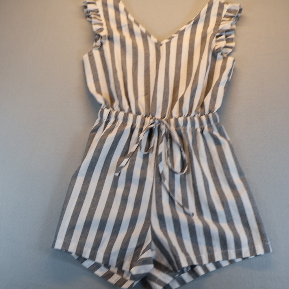 Coastal Shein Women Grey White Striped Ruffle Sleeve Cutout Back Romper Size S 4